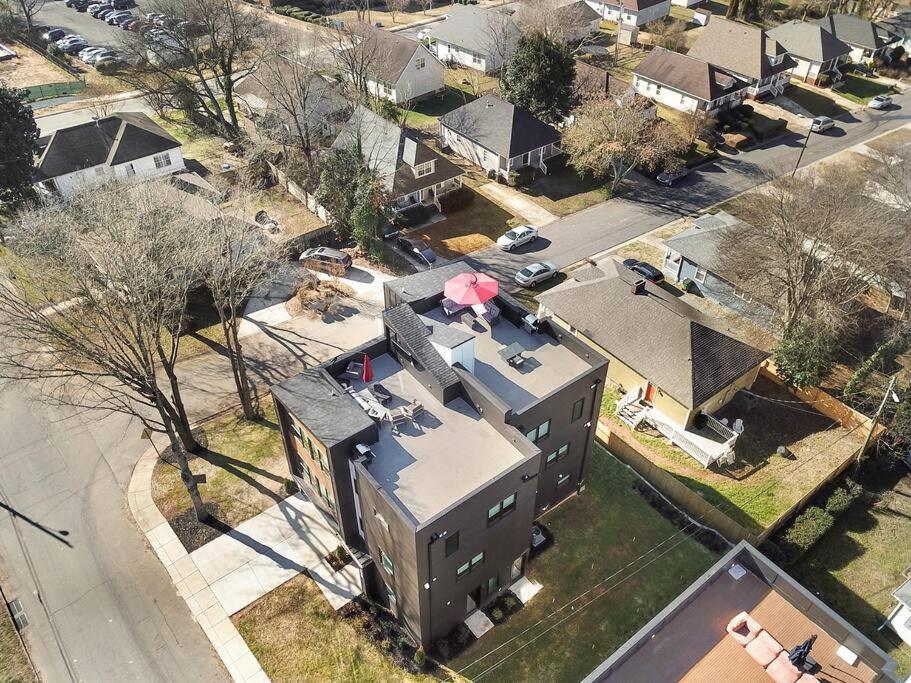 Villa Amazing Location! Rooftop Patio, Pool & Game Room! Charlotte