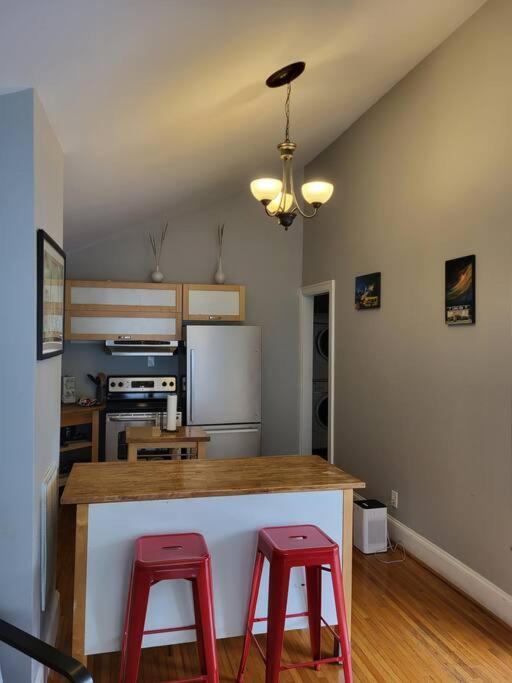 Cozy Center Cottage*walk To Center