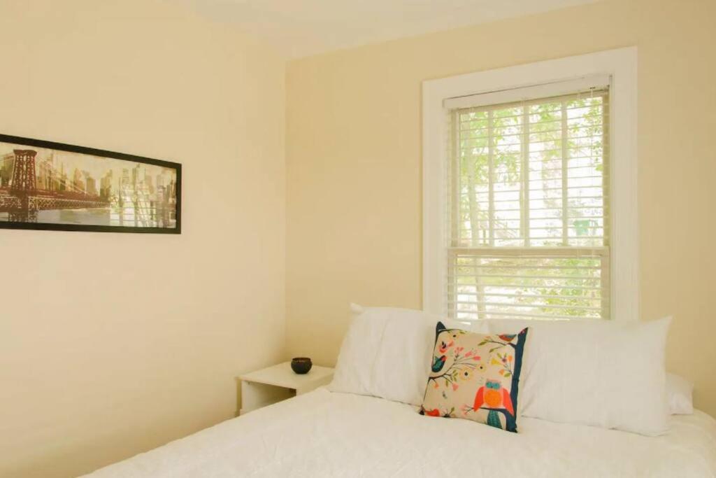 Cozy Center Cottage*walk To Center * Charlotte