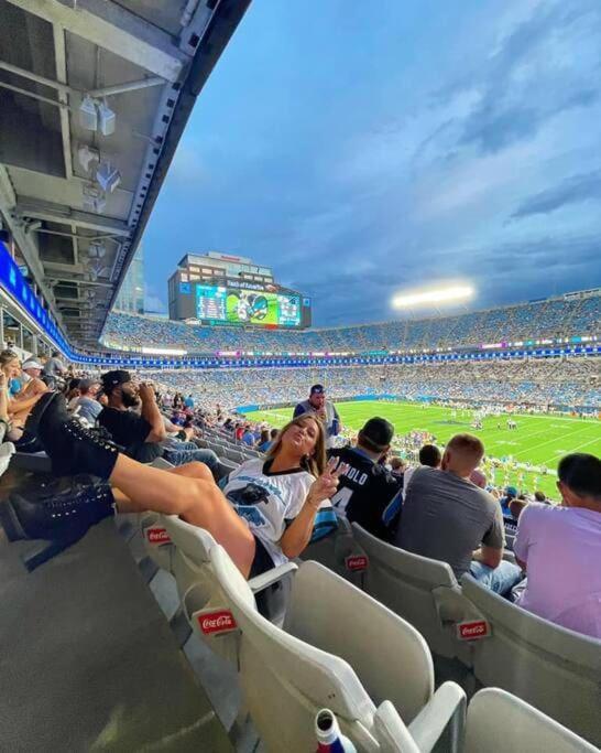 1br Uptown, Pool, Wine, Near Convention Center_311 *