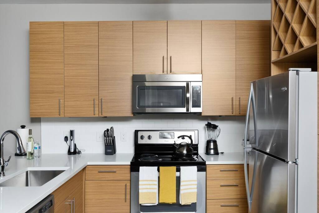 1br Uptown, Pool, Wine, Near Convention Center_311