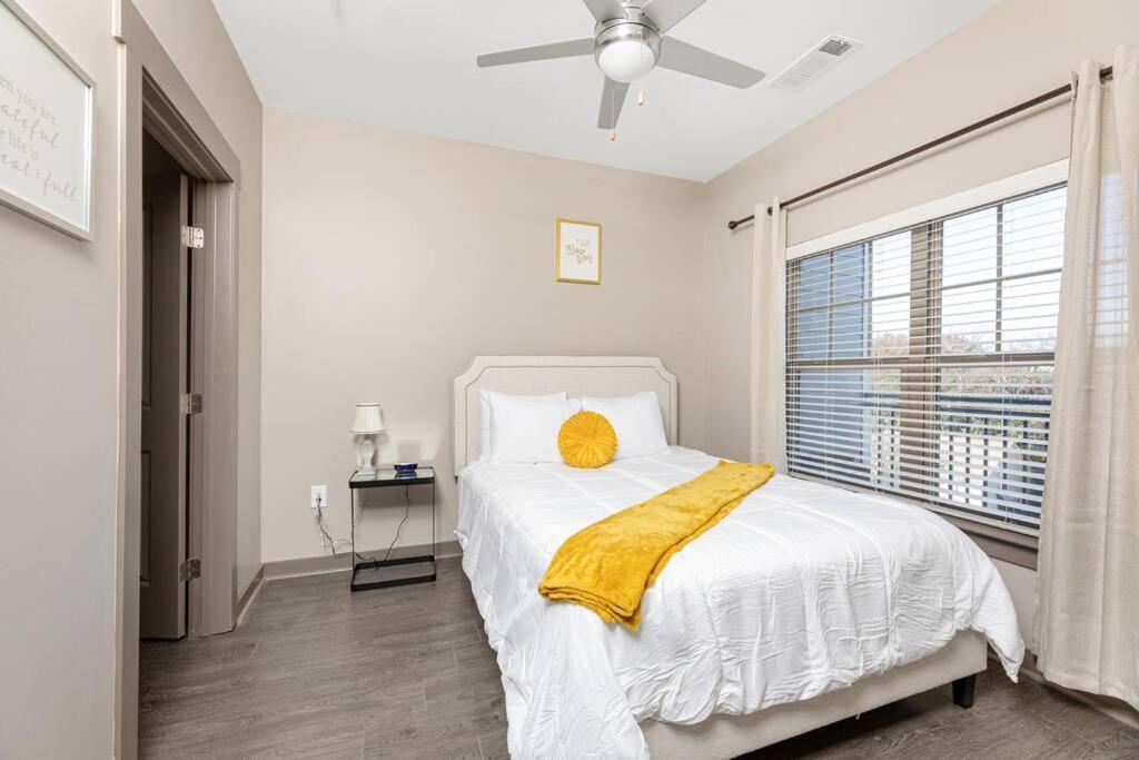 1br Uptown, Pool, Wine, Near Convention Center_311 *