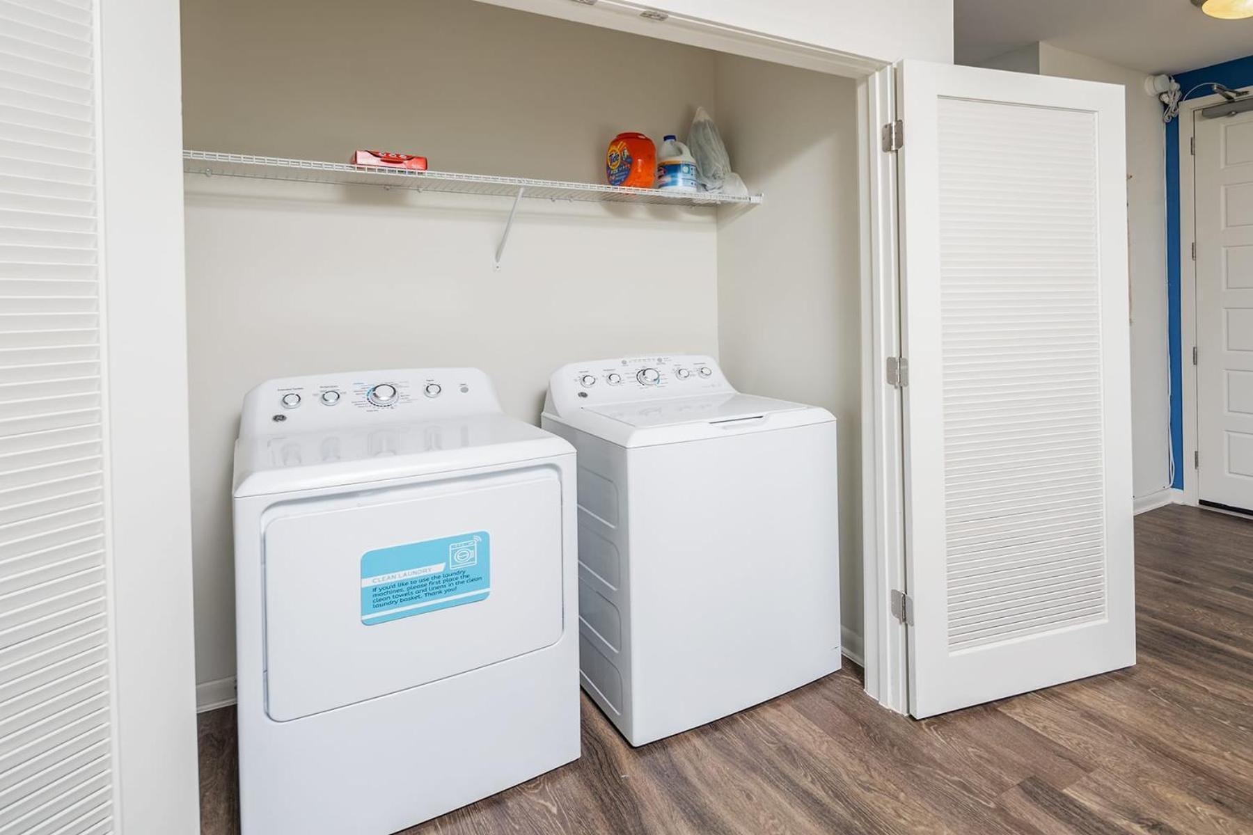 Uptown 4th Ward Luxury Year-round Pool Apartment *