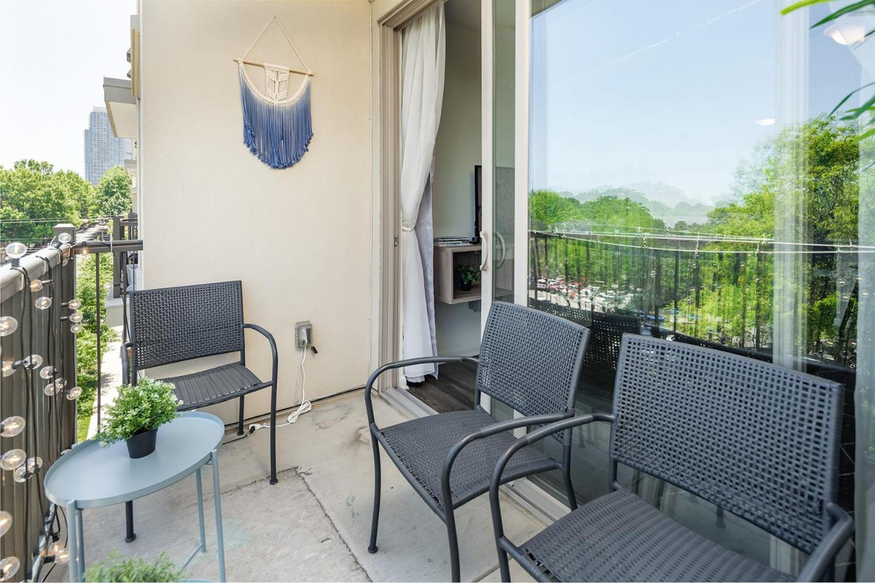 Apartment Uptown 4th Ward Luxury Year-round Pool