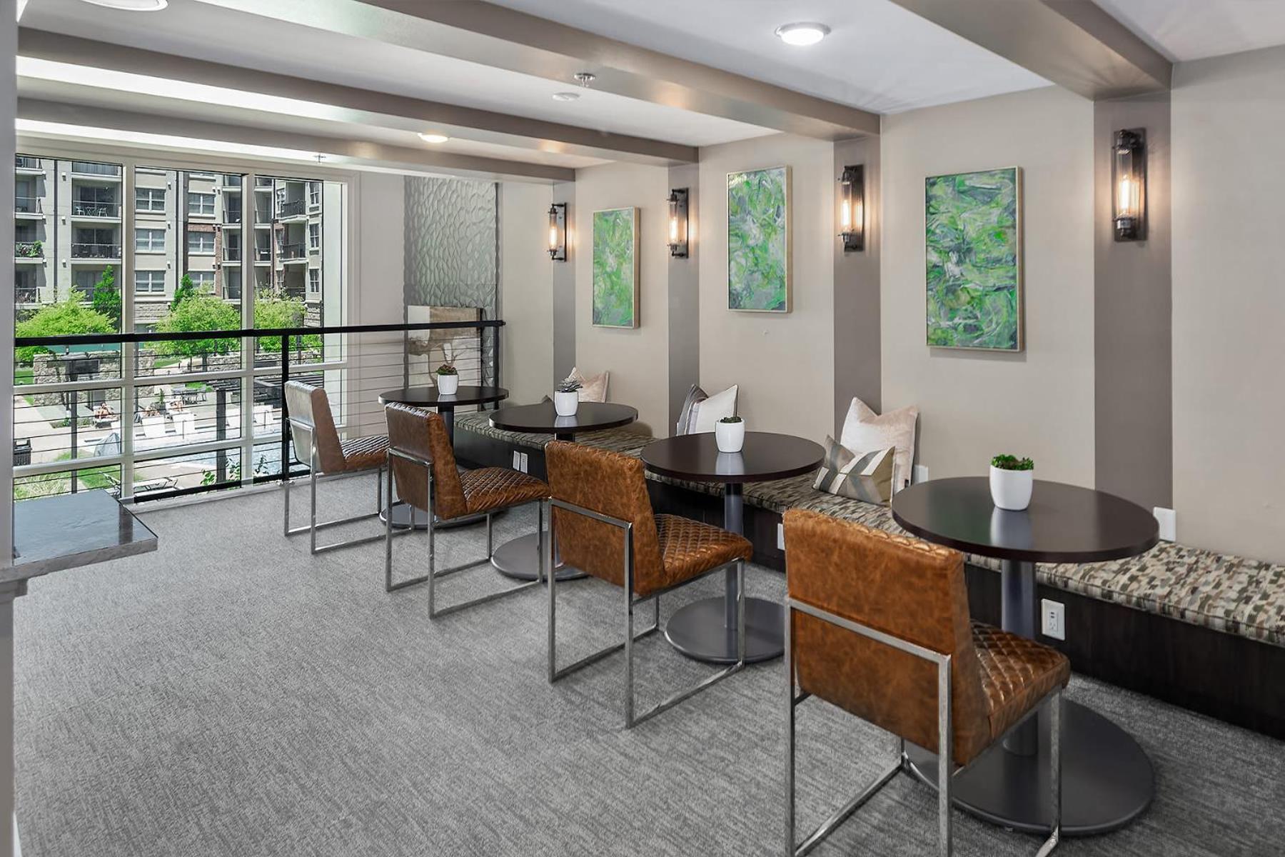 Apartment Uptown 4th Ward Luxury Year-round Pool *