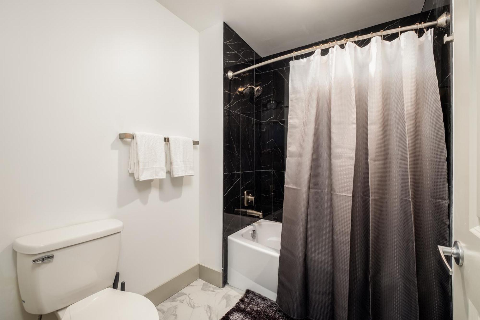 Apartment Cityscape Flat- 3br Luxury In Uptown *