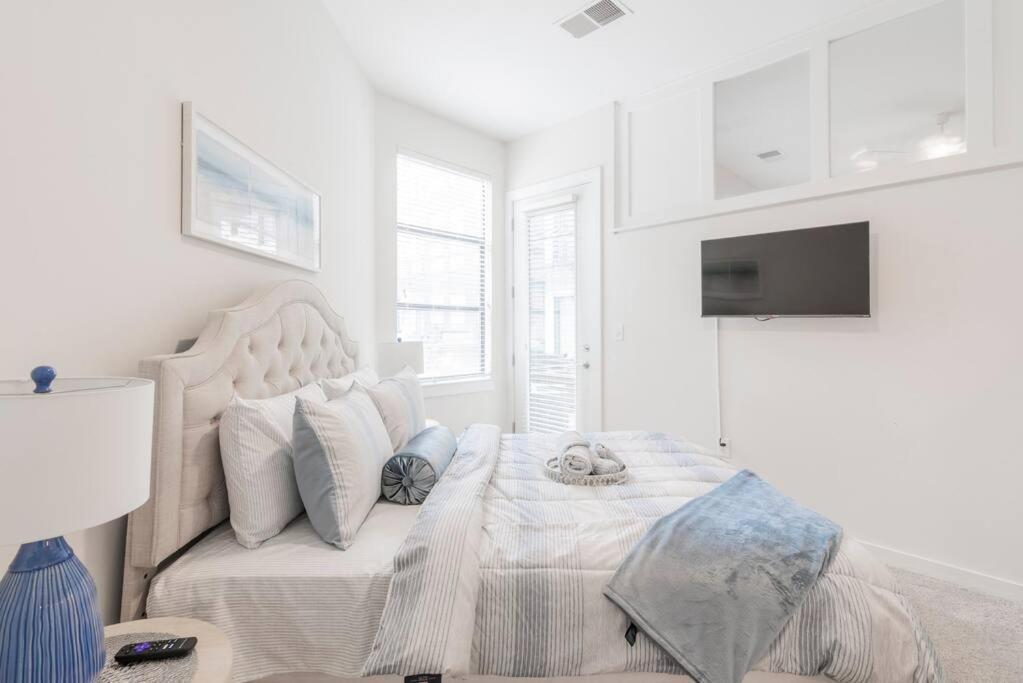 Charming Cozy With Wi-fi & Free Parking Charlotte