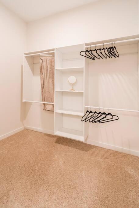 Charming Cozy With Wi-fi & Free Parking