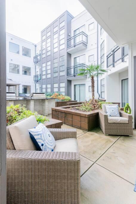 Charming Cozy With Wi-fi & Free Parking Charlotte