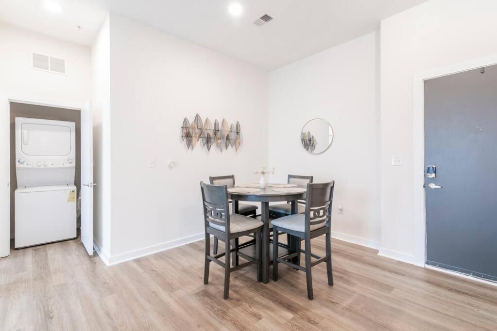 Charming Cozy With Wi-fi & Free Parking Apartment