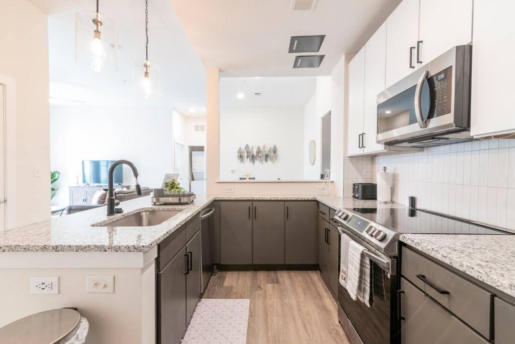 Charming Cozy With Wi-fi & Free Parking Apartment