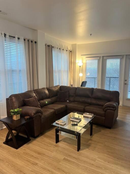 Uptown Luxury Near It All Apartment *