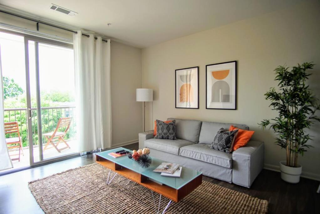 Apartment League Flats Uptown At West Trade Street *