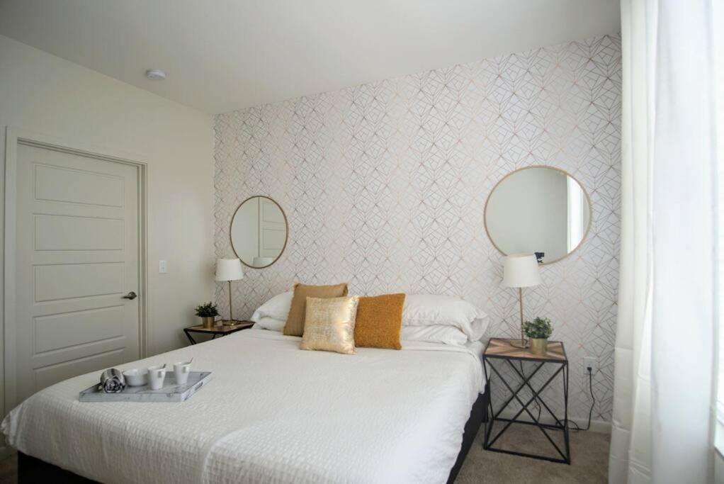 League Flats Uptown At West Trade Street Apartment Charlotte