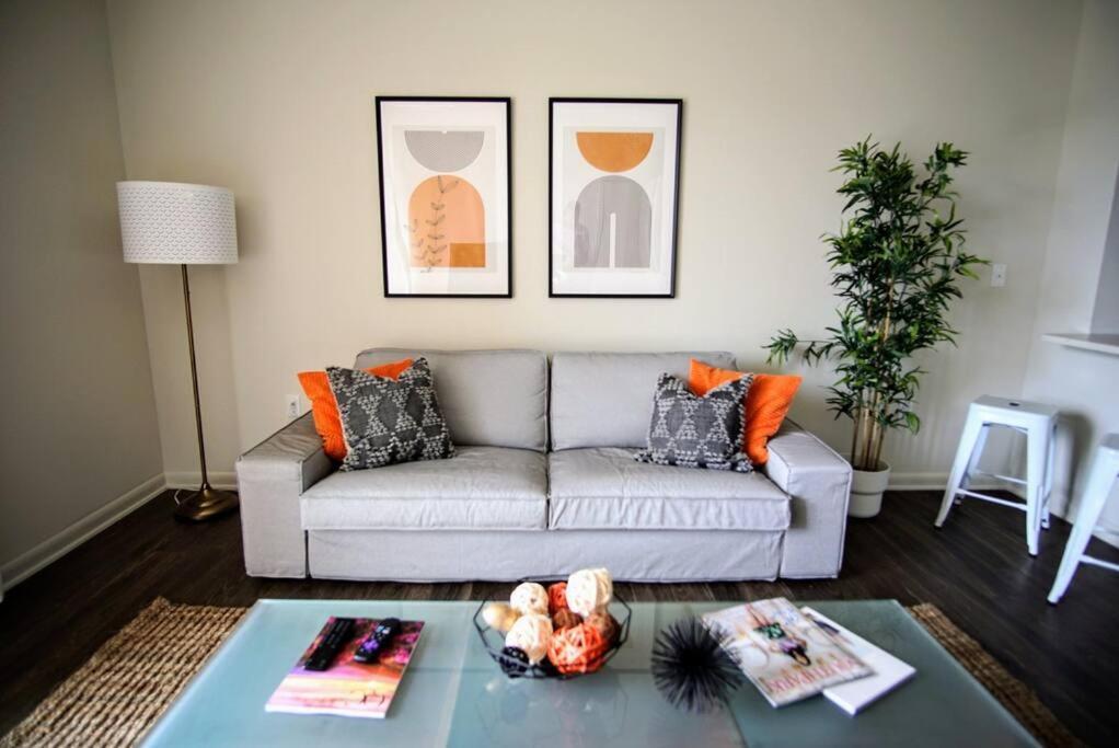 Apartment League Flats Uptown At West Trade Street *