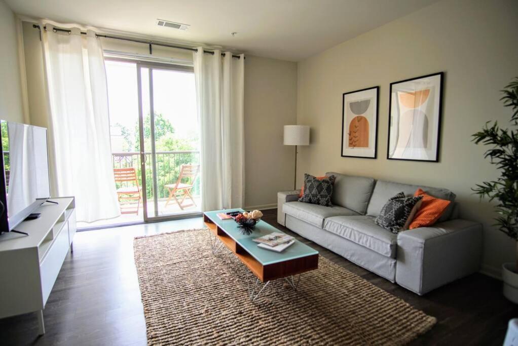 League Flats Uptown At West Trade Street Apartment *