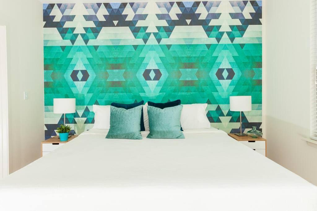 League Flats Uptown At West Trade Street Apartment *