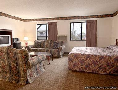 Super 8 By Wyndham Charlotte