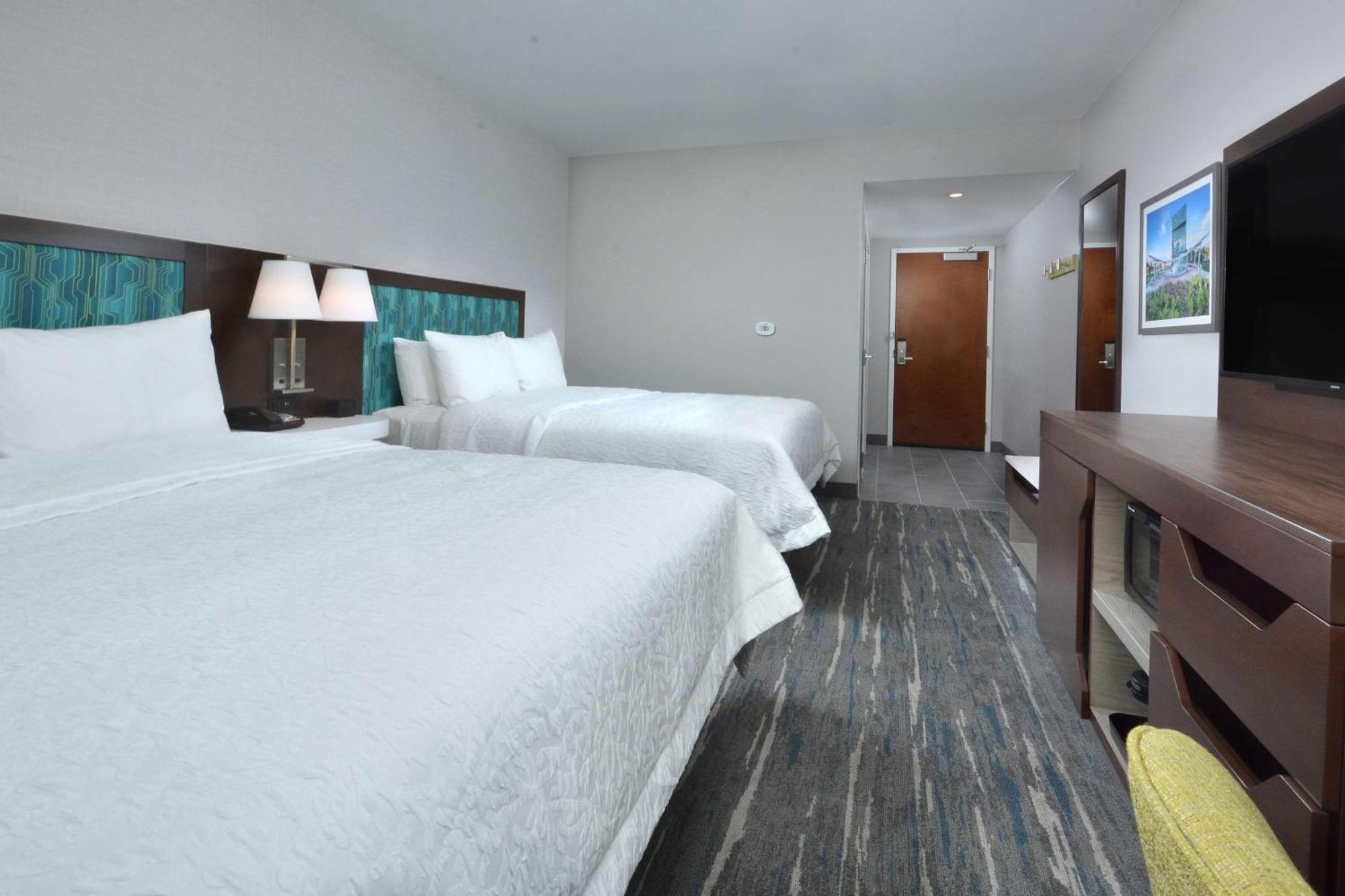 Hampton & North I 485 Hotel