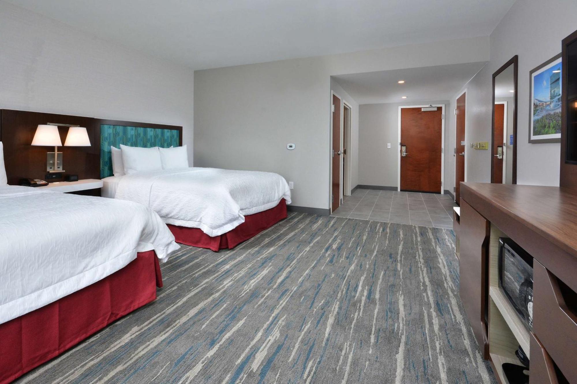 Hampton & North I 485 Hotel 3*