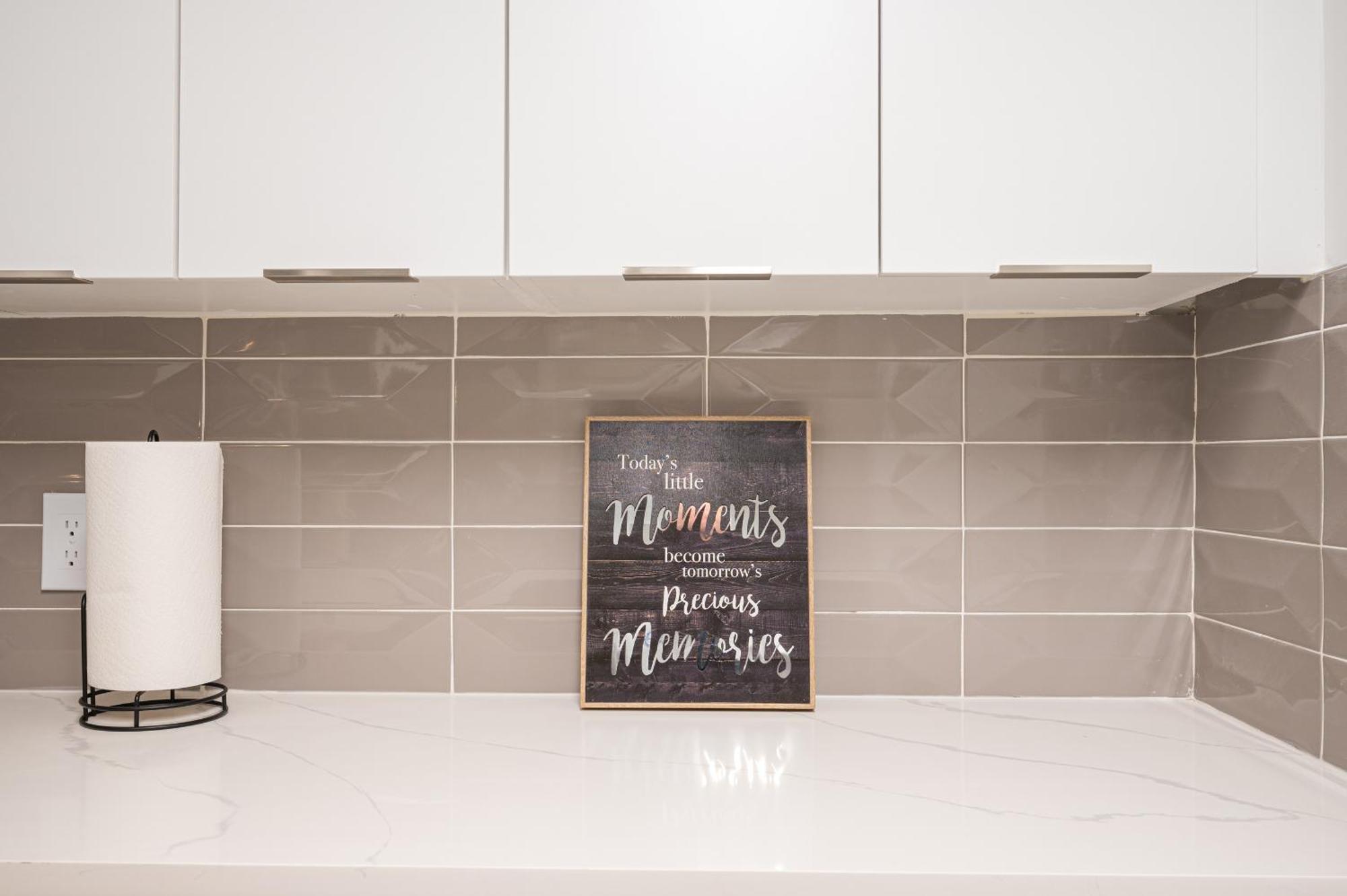 Live Beautifully Uptown Apartment