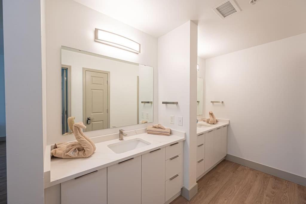 Regal Living Apartment *