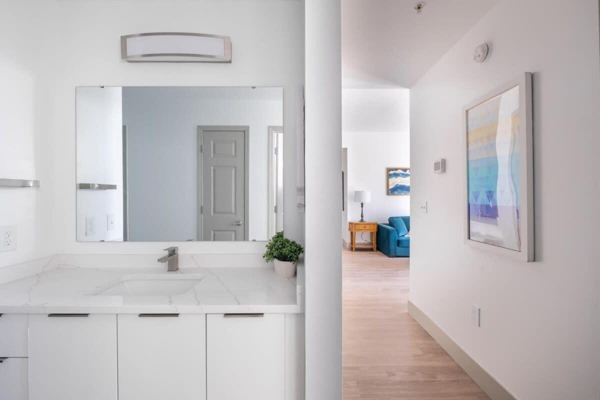 Apartment 3br Modern Downtown With Gym & Office *