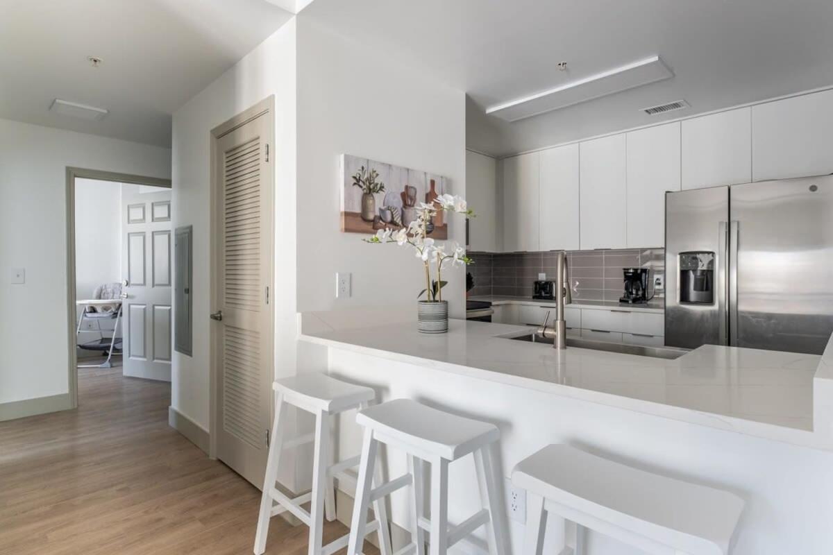 3br Modern Downtown With Gym & Office