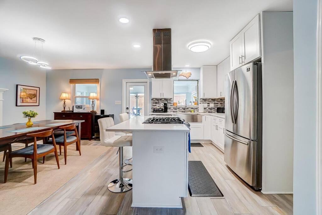 Poolside With Fire Pit Fun And King Charlotte