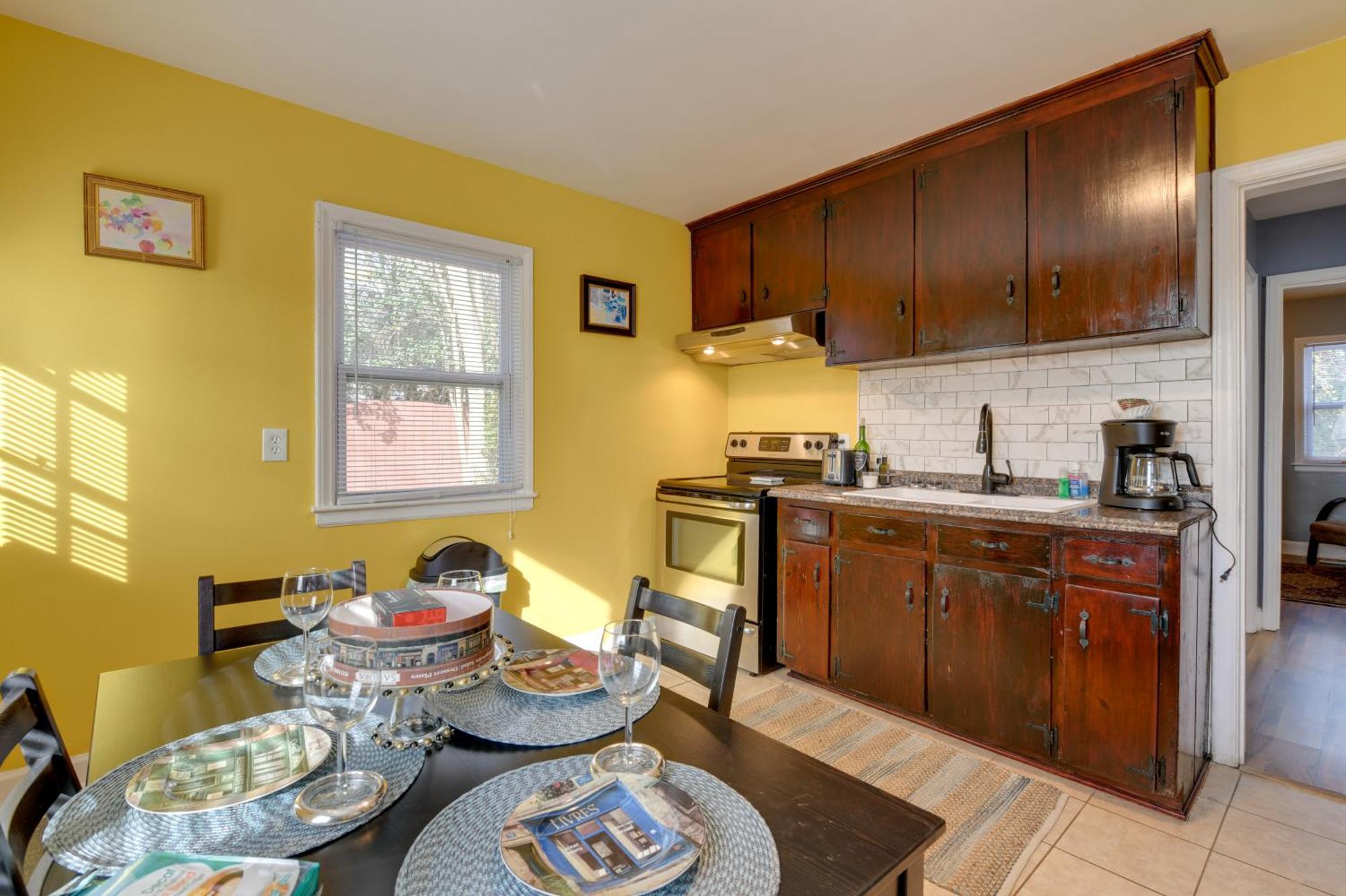 Renovated - 3 Mi To Downtown! Holiday home *