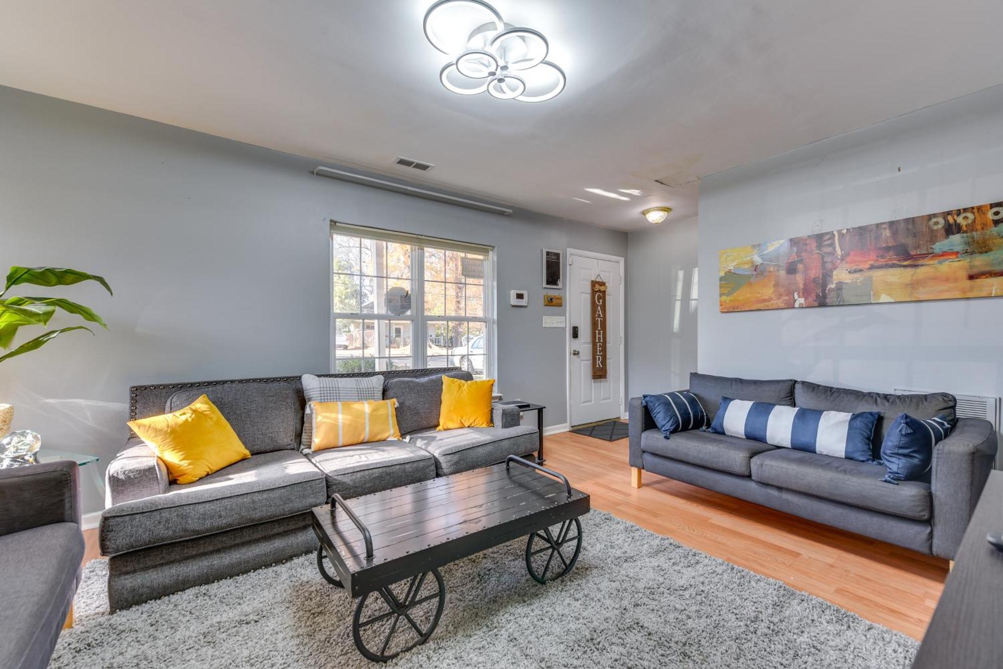 Holiday home Uptown Townhome With Patio And Yard! Charlotte