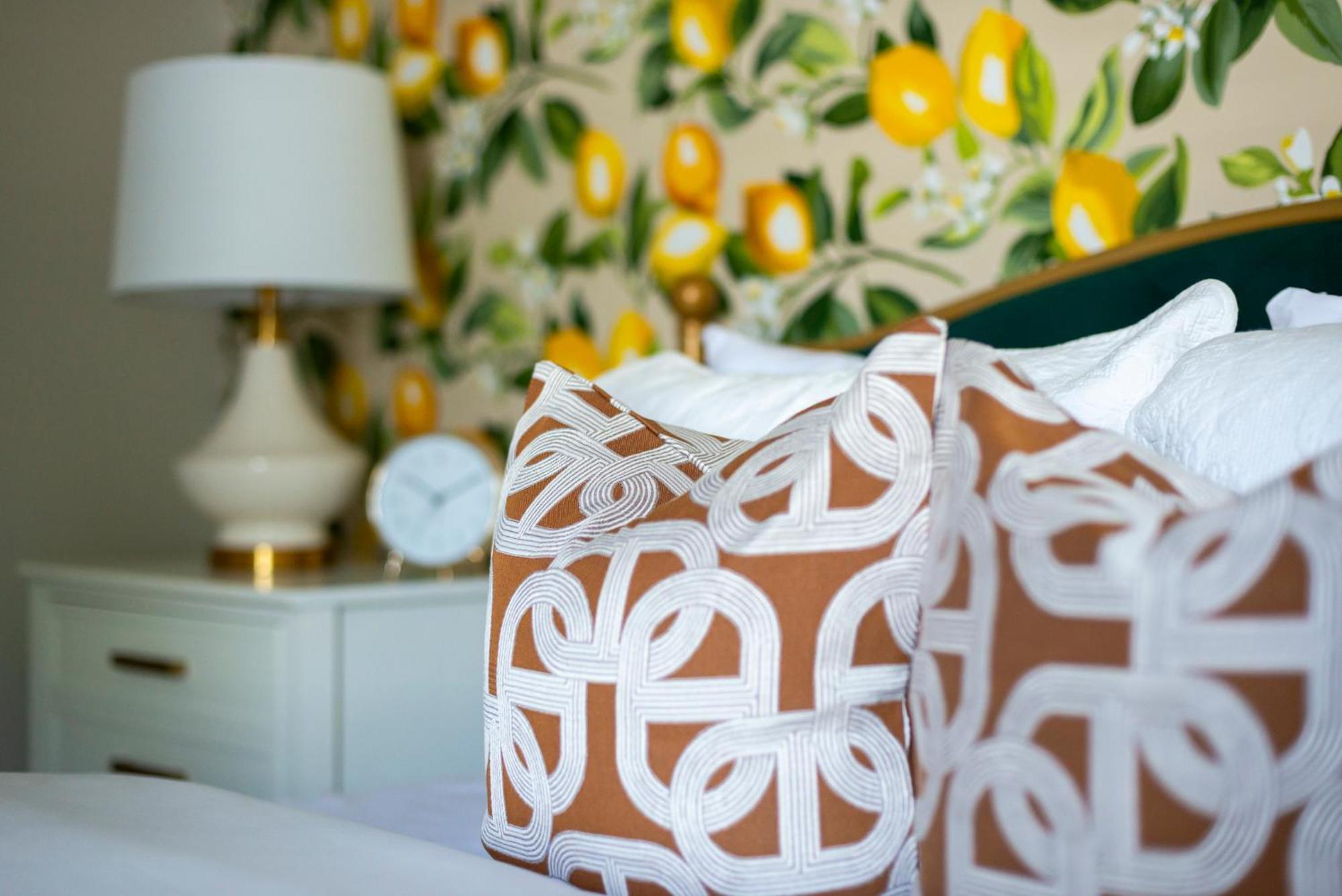 Holiday home Spacious 4bd Retreat - Location - Backyard Charlotte