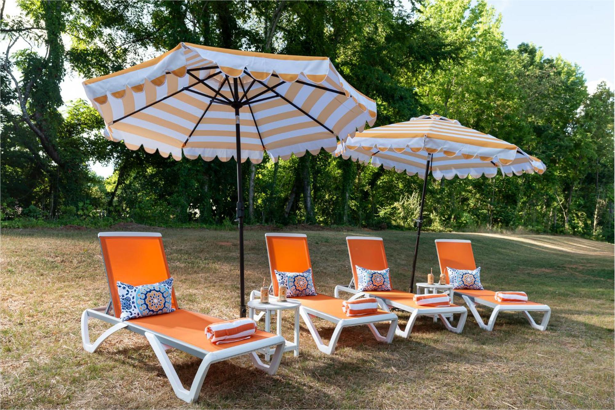 Spacious 4bd Retreat - Location - Backyard Charlotte