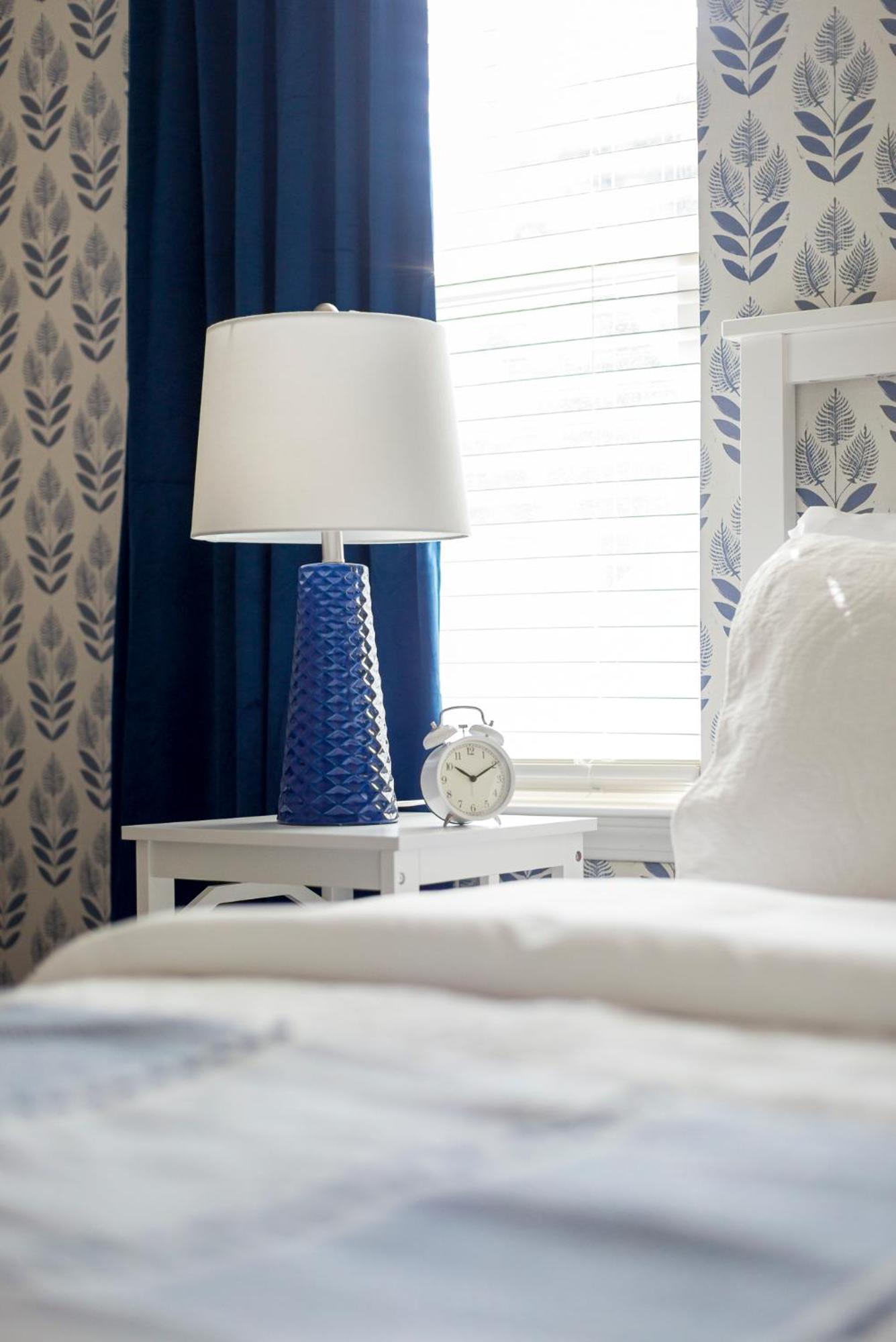 Spacious 4bd Retreat - Location - Backyard *