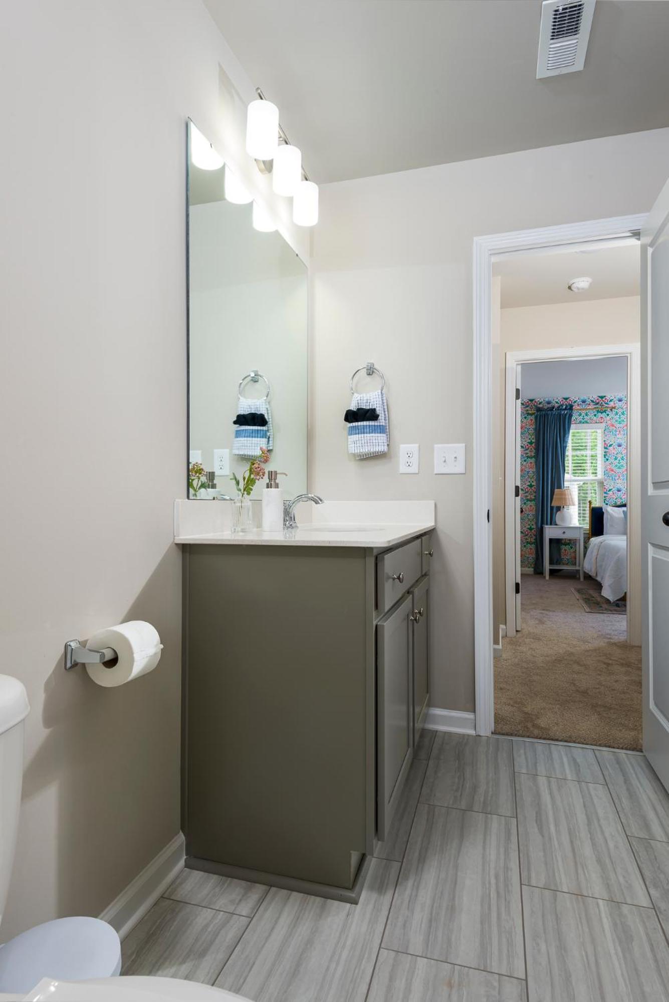 Spacious 4bd Retreat - Location - Backyard