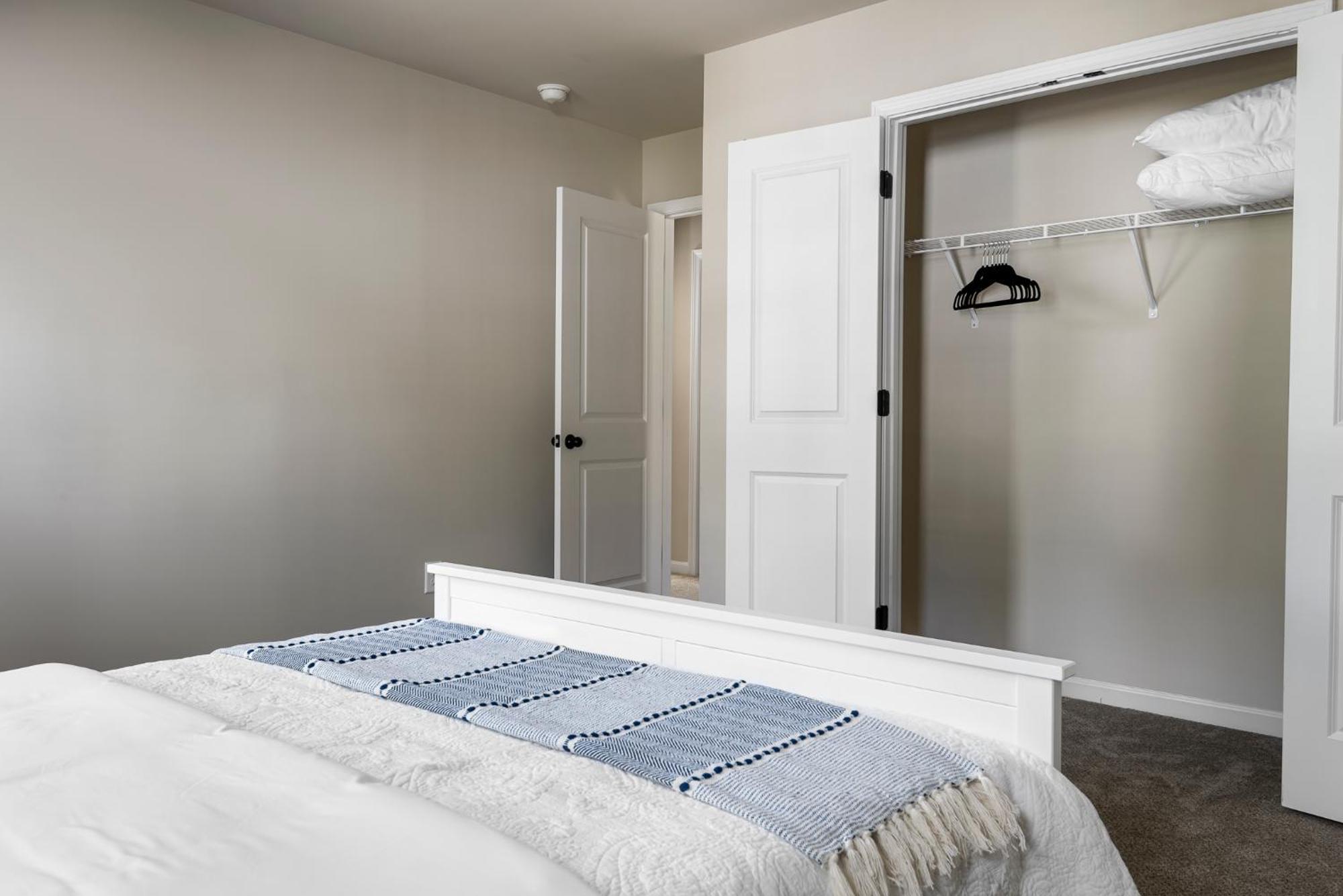 Holiday home Spacious 4bd Retreat - Location - Backyard *