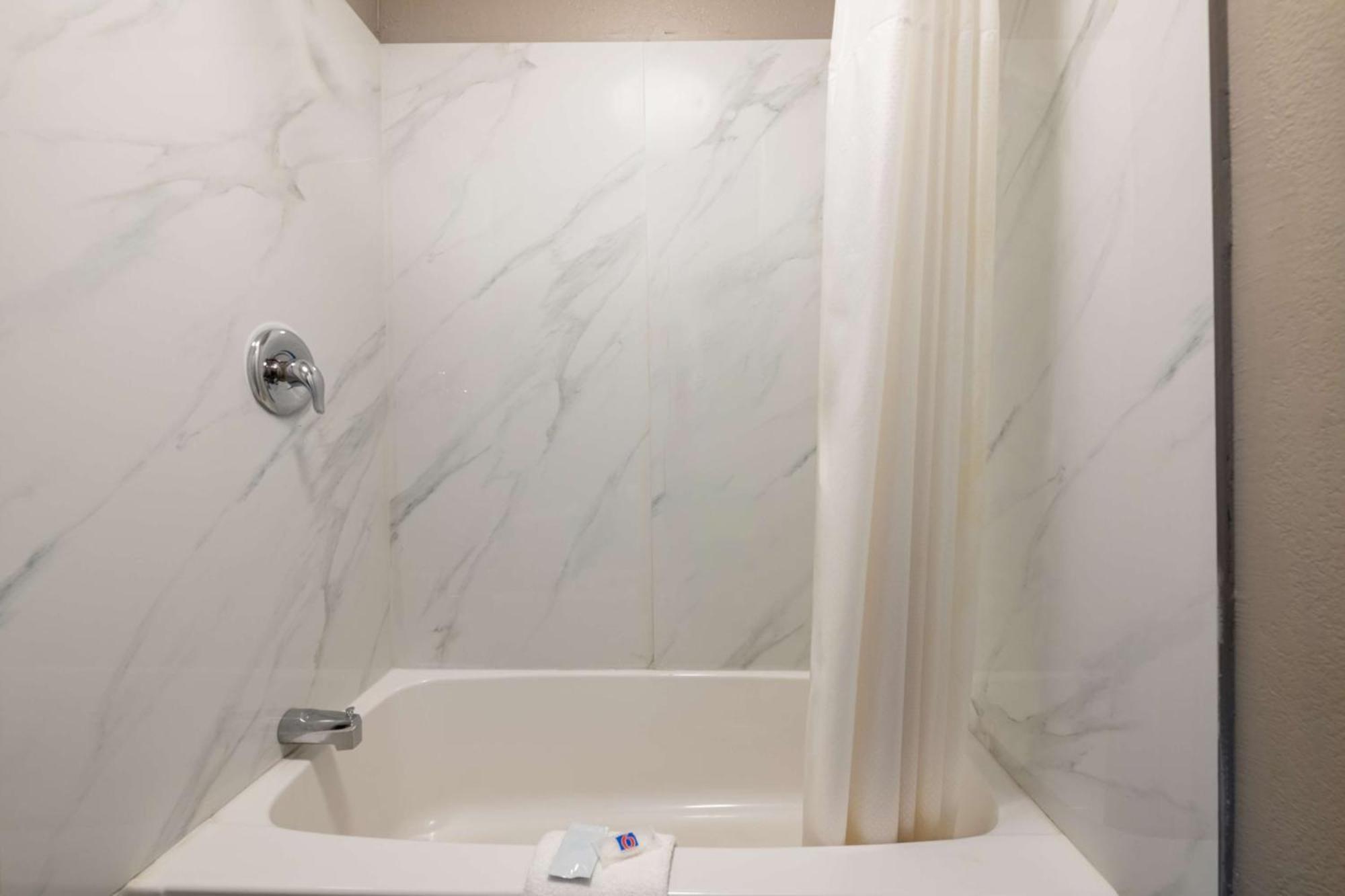 6-charlotte, Nc - Coliseum Hotel 3*