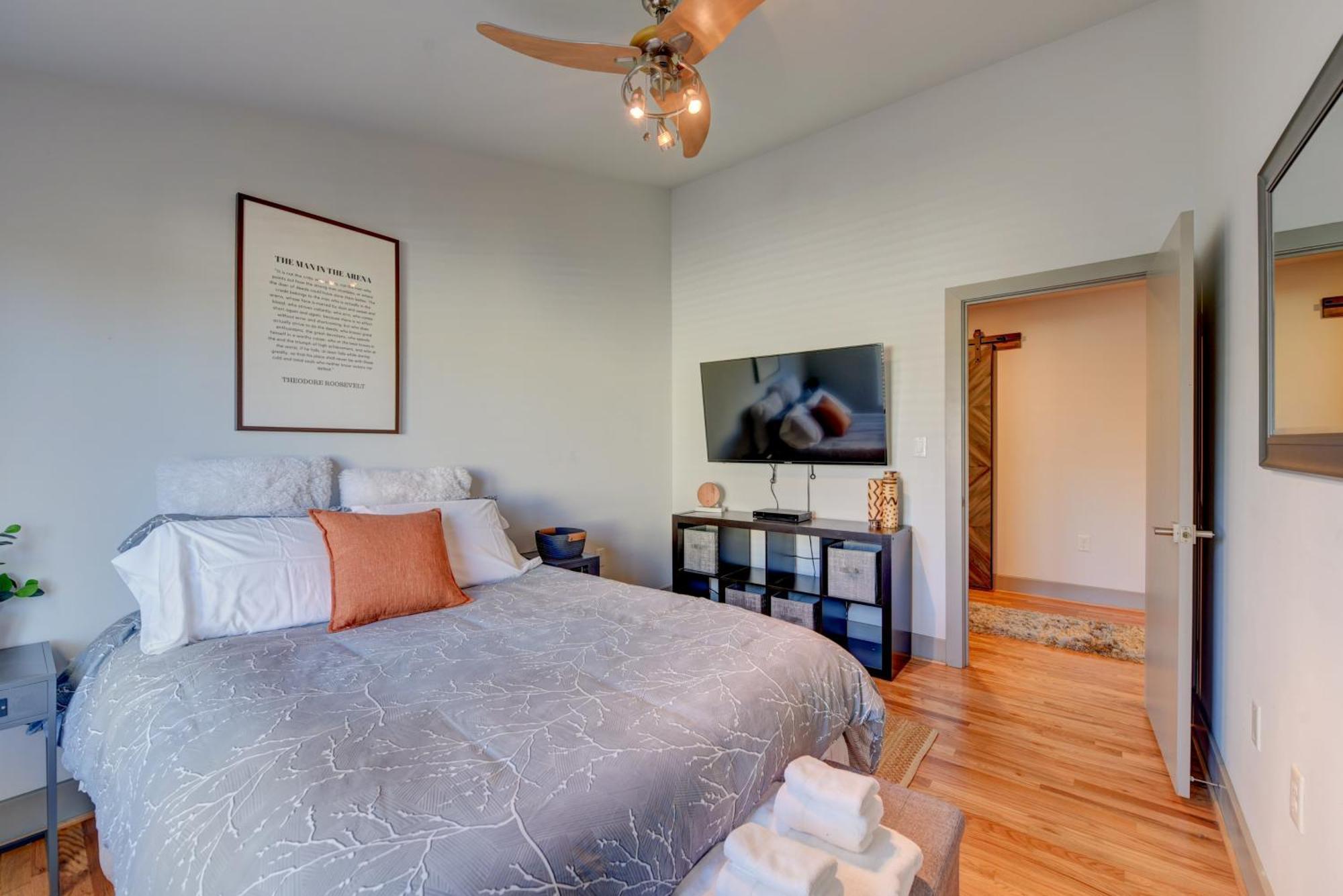 Modern With Yard 3 Mi To Uptown Charlotte!