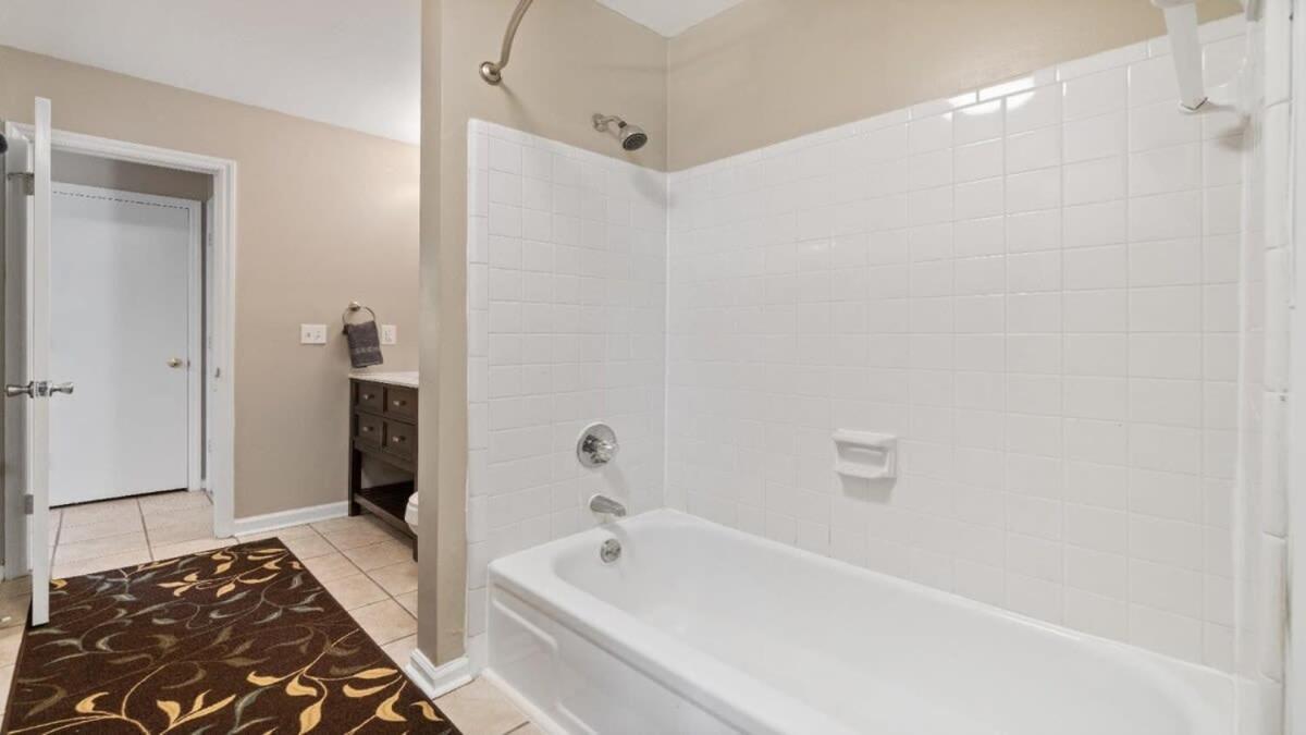 Gorgeous 2 Bedroom Near Carowinds - Patio - Pool Holiday home *