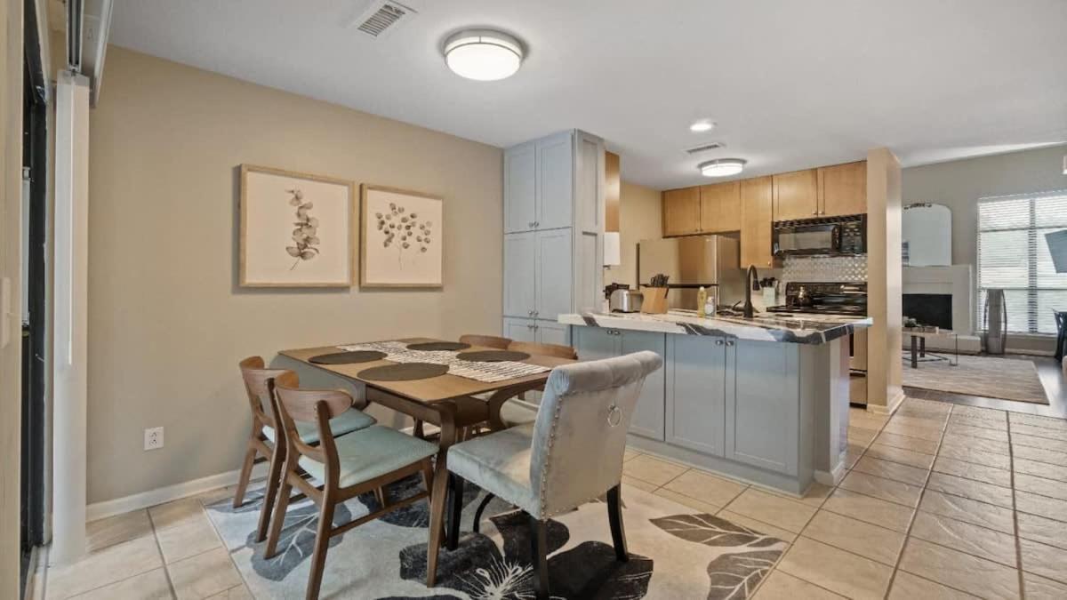 Gorgeous 2 Bedroom Near Carowinds - Patio - Pool