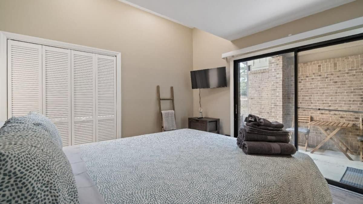 Gorgeous 2 Bedroom Near Carowinds - Patio - Pool Holiday home