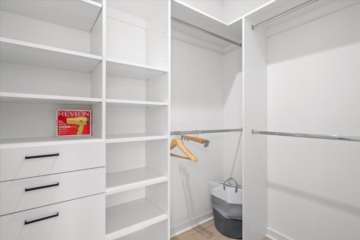 2 Unit Modern Close To Uptown *