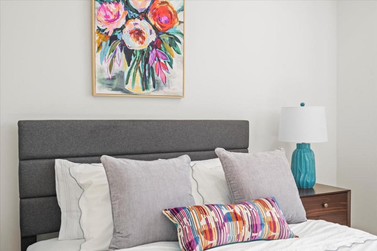 2 Unit Modern Close To Uptown Apartment *