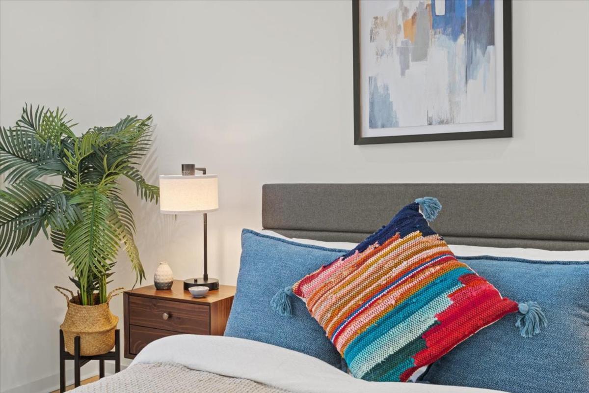 2 Unit Modern Close To Uptown