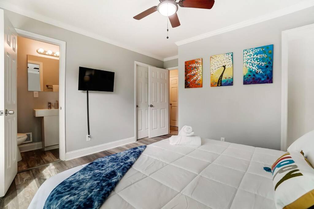 Holiday home 3br Getaway, Hot Tub & Mini Golf Fun Charlotte