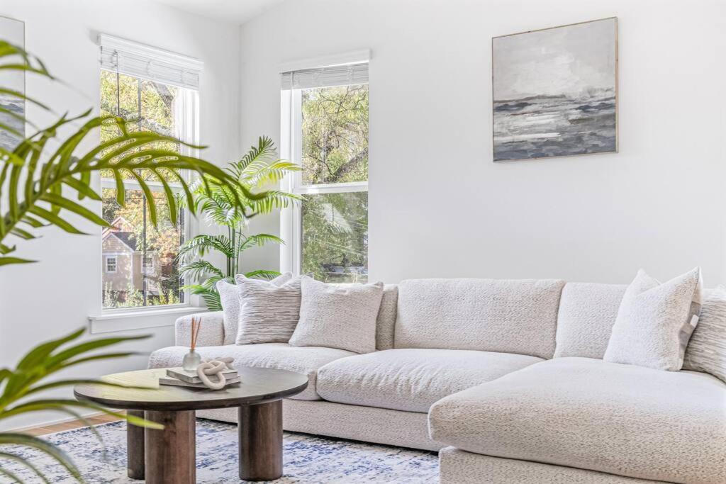 Modern 4br Uptown Oasis!