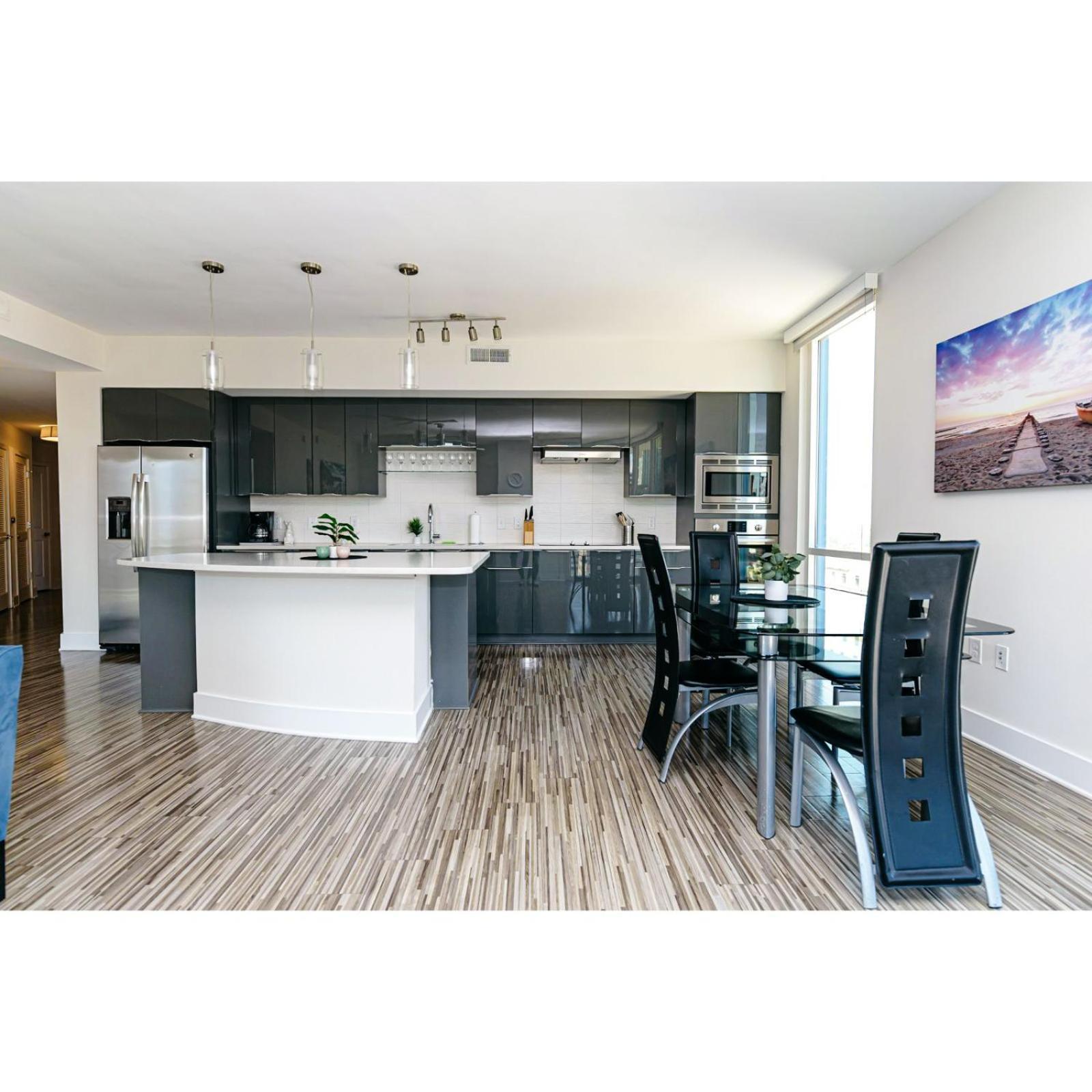 2br Uptown Furnished Apts