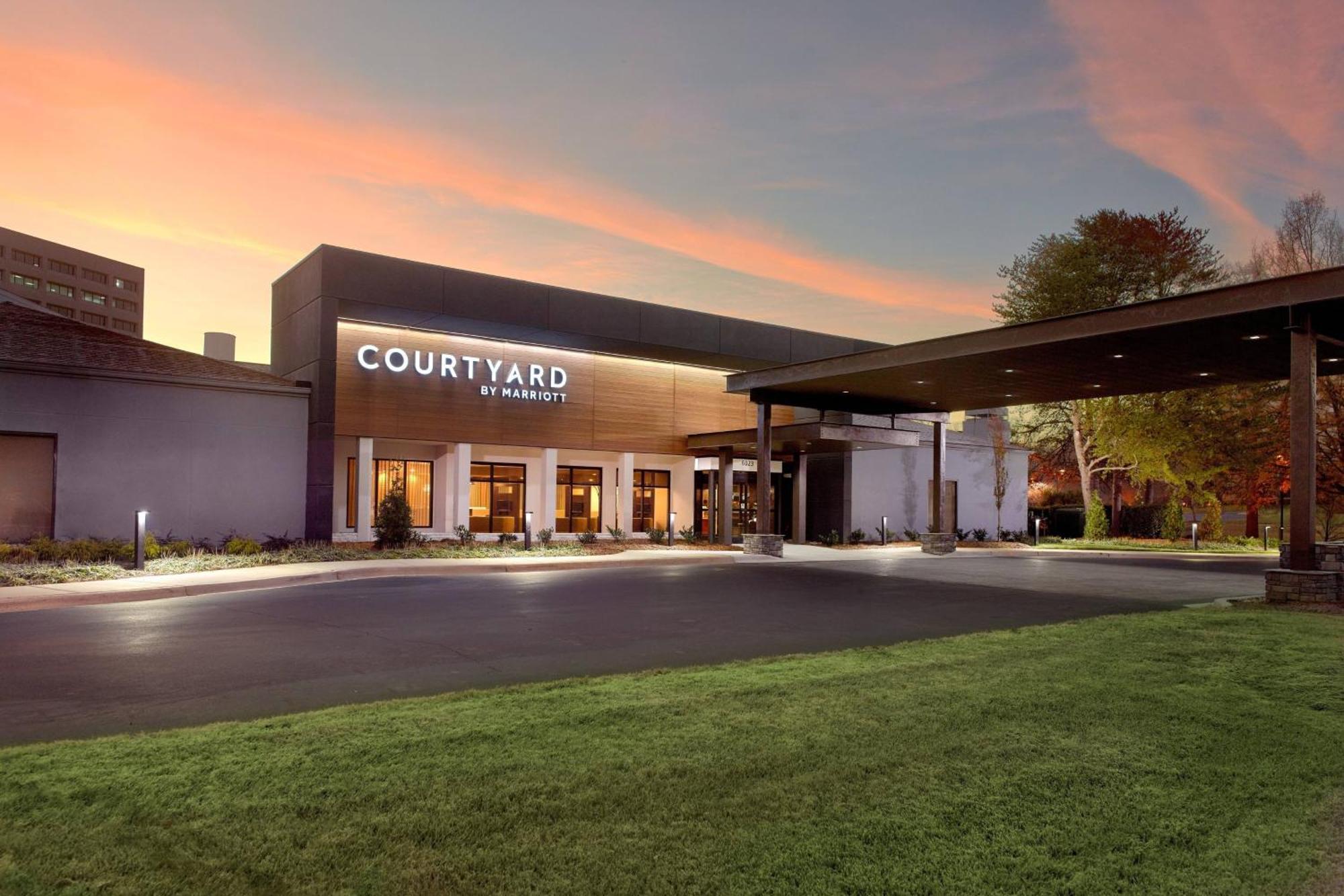 Hotel Courtyard Southpark 3*