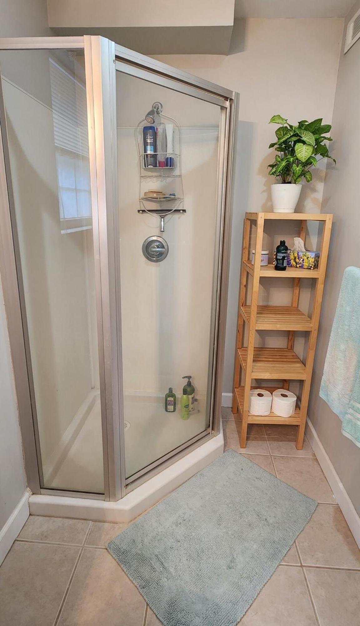 Quiet And Smoke Free Private Apartment *