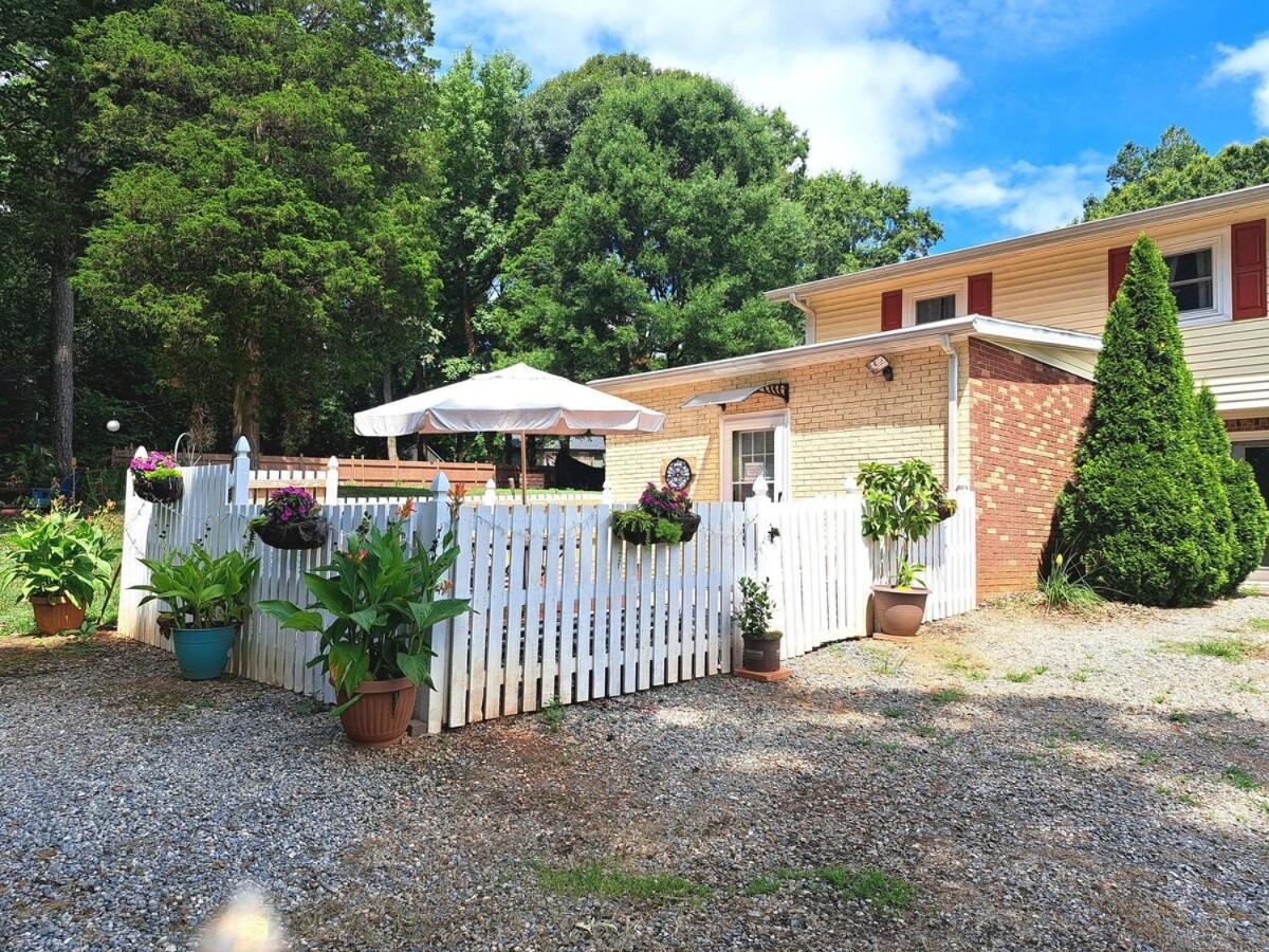 Quiet And Smoke Free Private Apartment